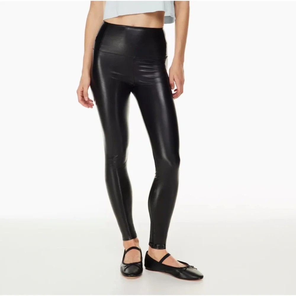 Aritzia | Wilfred Free Daria‎ Pant
High-waisted Vegan Leather leggings